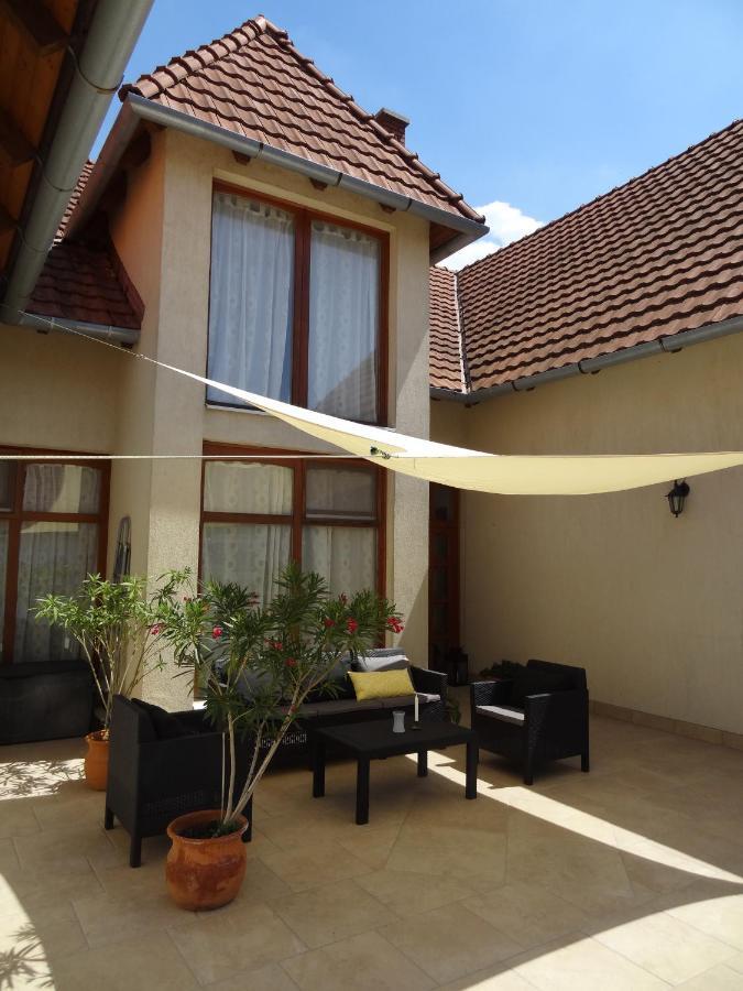 Sipos Borhaz Es Vendeghaz Hotel Badacsonyors Ngoại thất bức ảnh